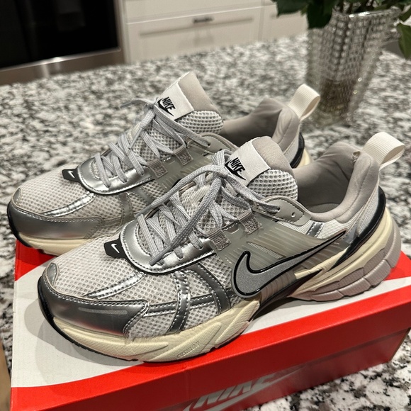 Nike V2k Run - Picture 1 of 7